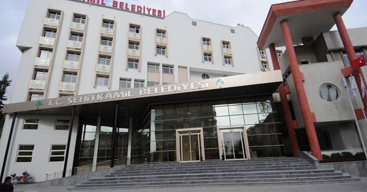 AKP’li belediyede makam şiddeti iddiası: “Kolumdan tutup hırpalamaya başladı”