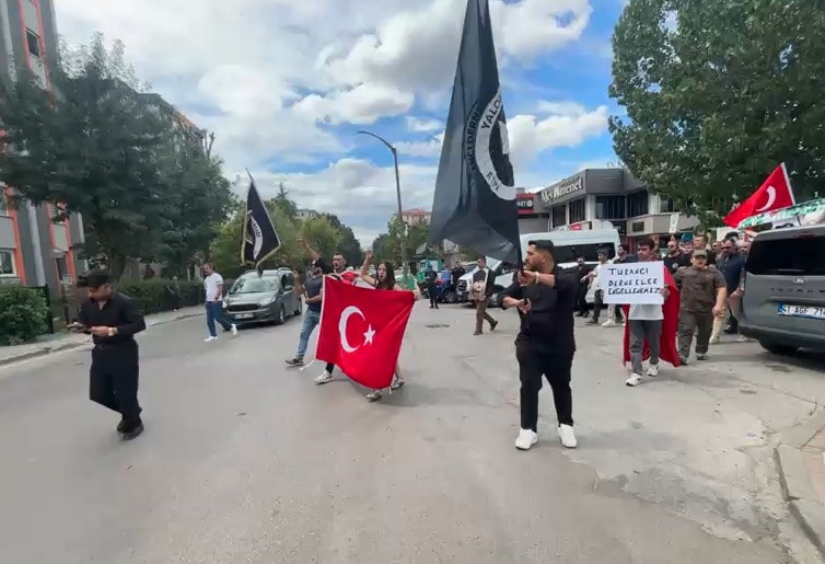 Kocaeli’de “çerçeve yasası” tepkisi: “İhanet yasası” sloganları atıldı