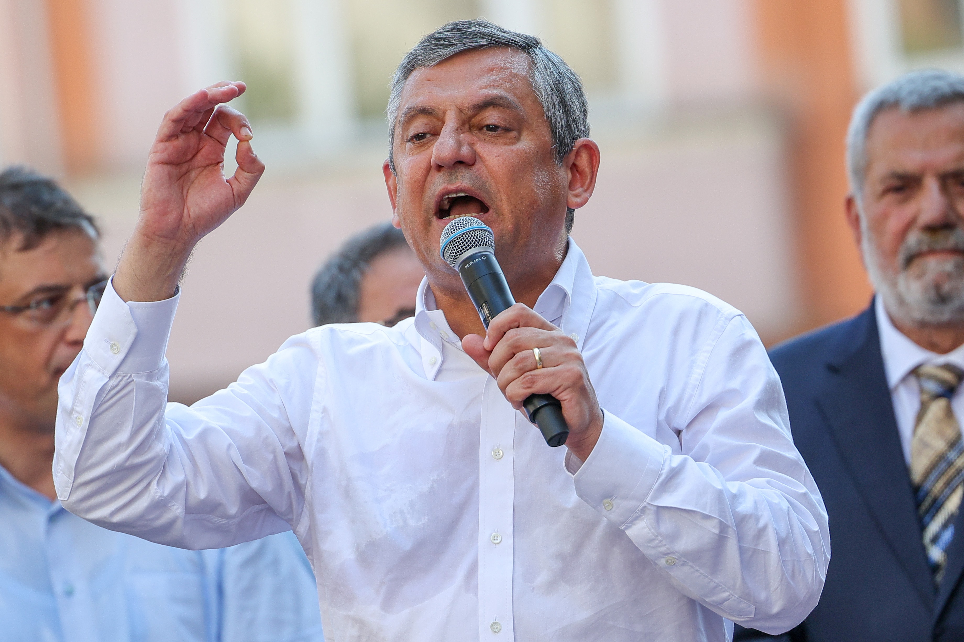 Özel, Erdoğan'a memleketinde yanıt verdi: Seçimler transferle kazanılmaz