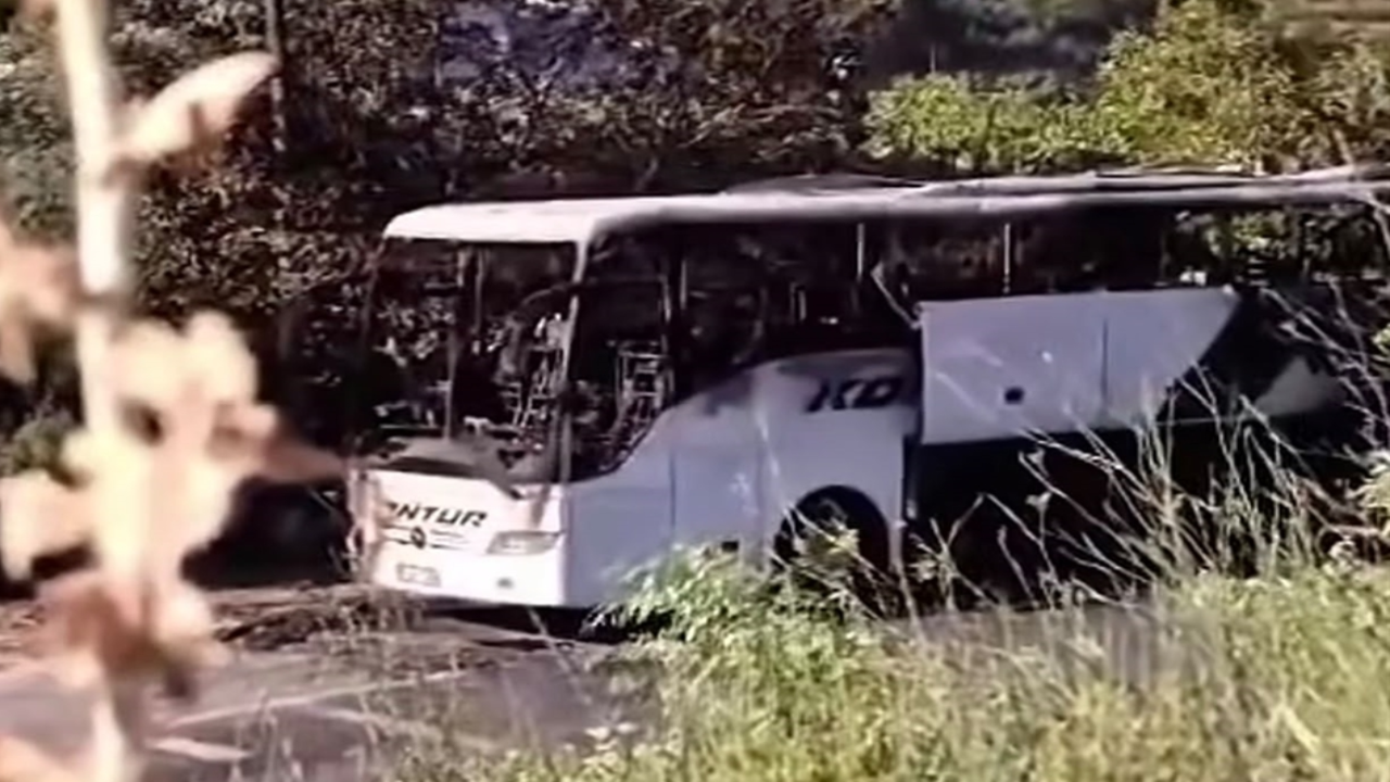 Mersin'de yolcu otobüsü yandı