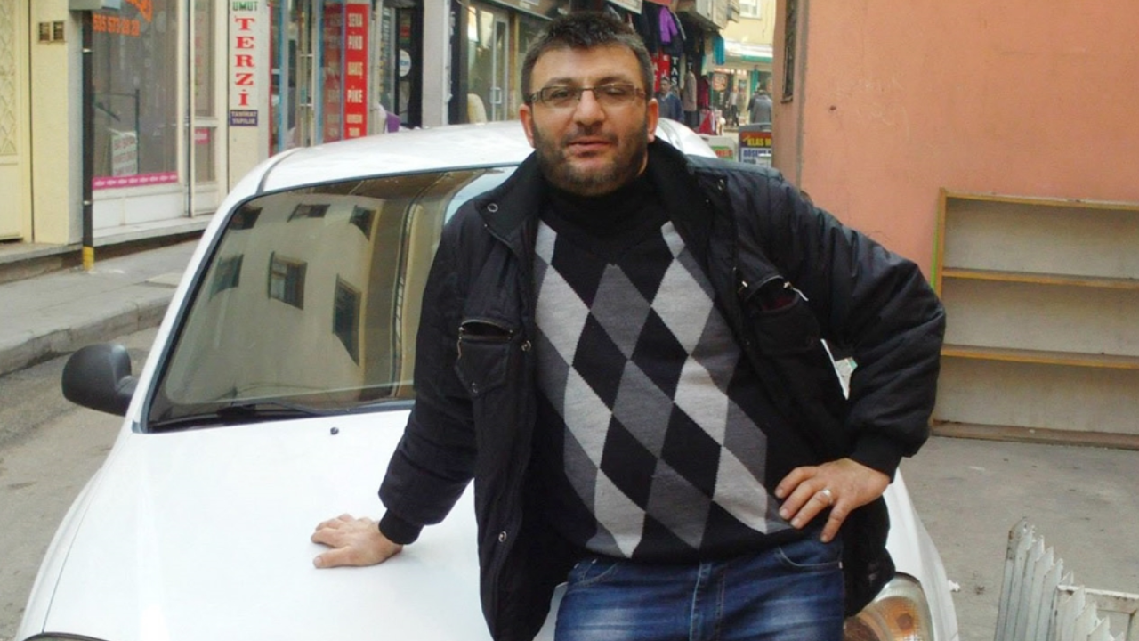 Yuvasına su döktüğü eşek arıları doğum gününde öldürdü!