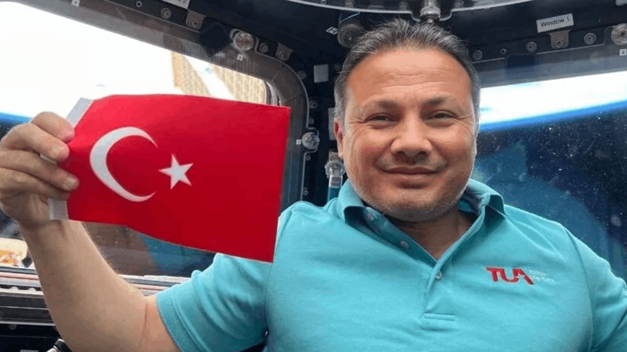 Türkiye'nin ilk astronotu Alper Gezeravcı general oldu
