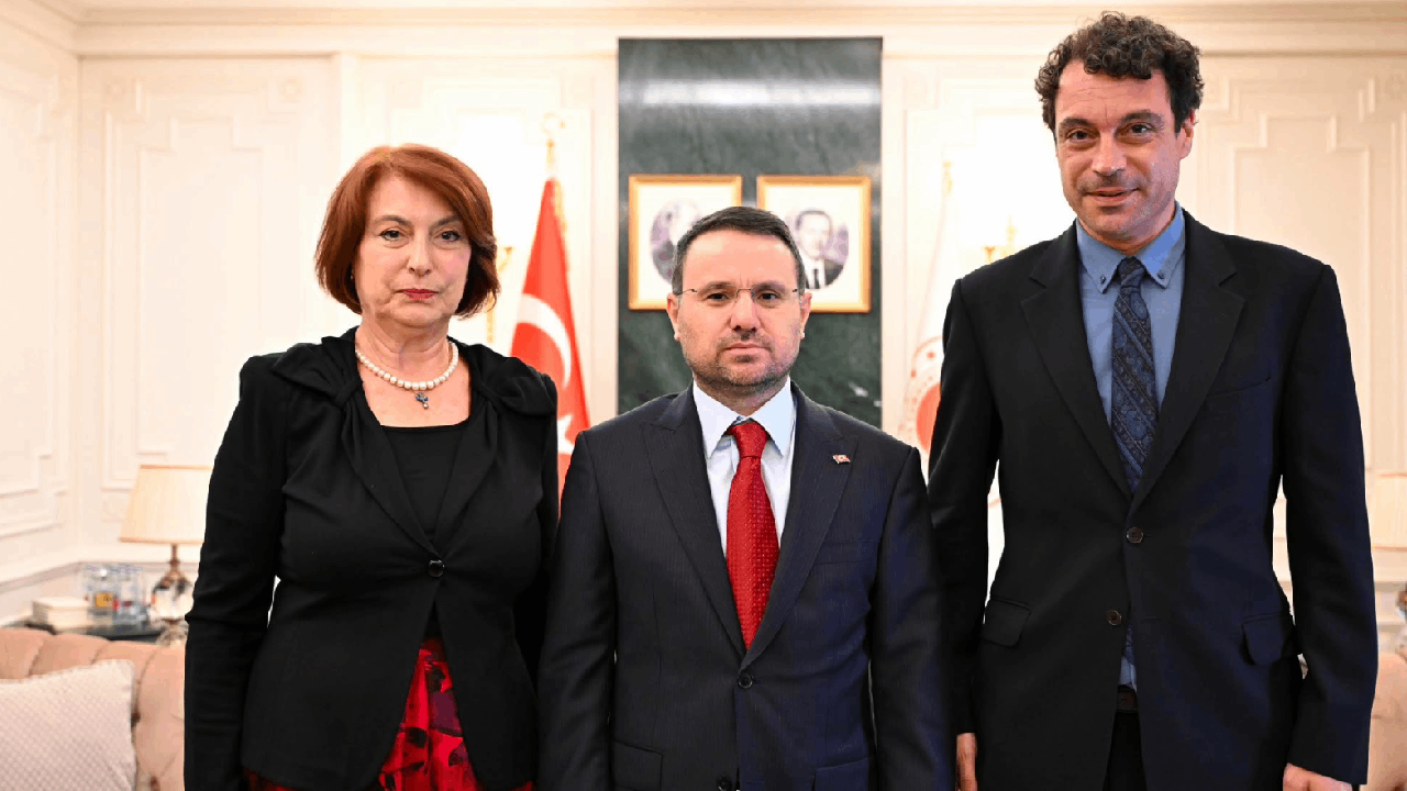 Bakan Gürlek, Uğur Mumcu'nun ailesiyle görüştü