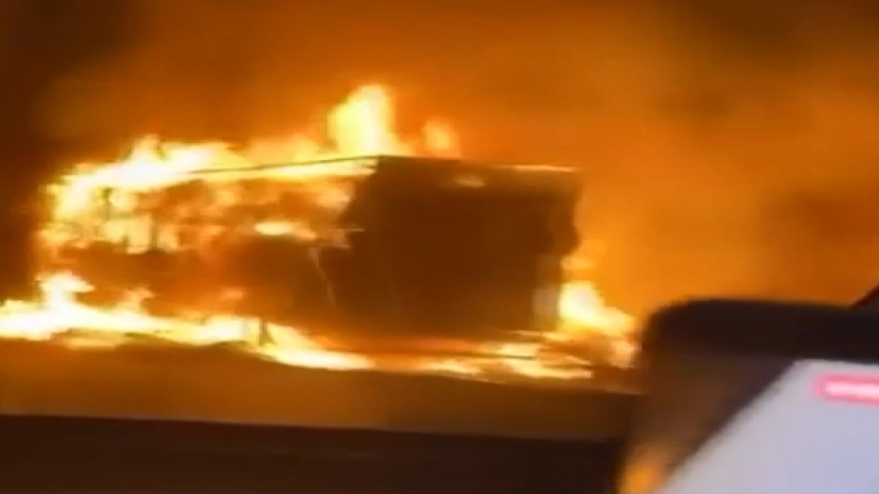 Kuzey Marmara Otoyolu'nda TIR yandı