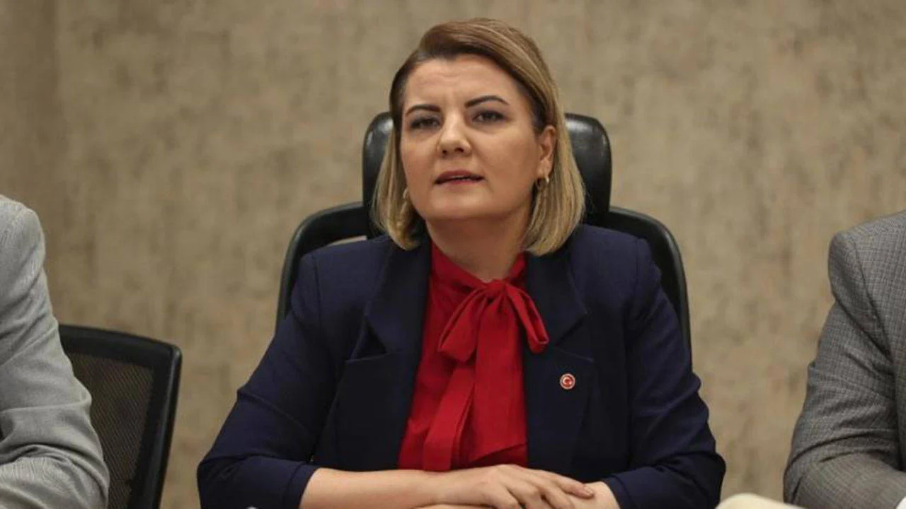 Tutuklu başkan Hürriyet’ten Silivri’den meydan okuyan mesaj: “Daha da güçlü devam edeceğiz”