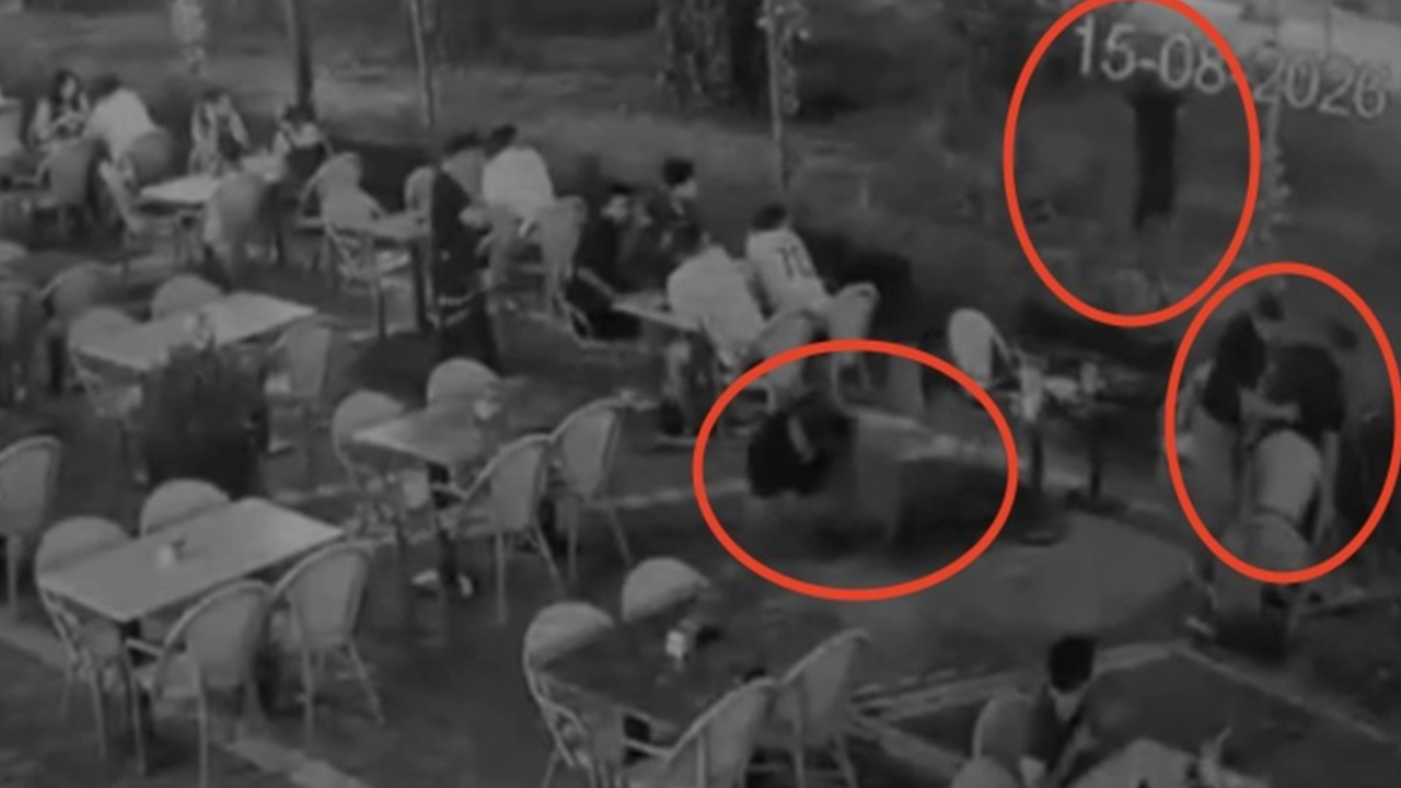 Ağacın arkasında pusuda bekleyip kafede oturan kişiyi vurdu
