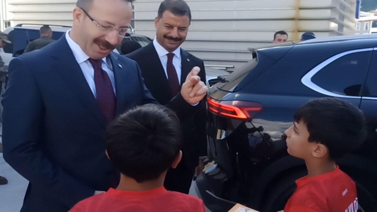 Valinin esprisi çocukları güldürmedi