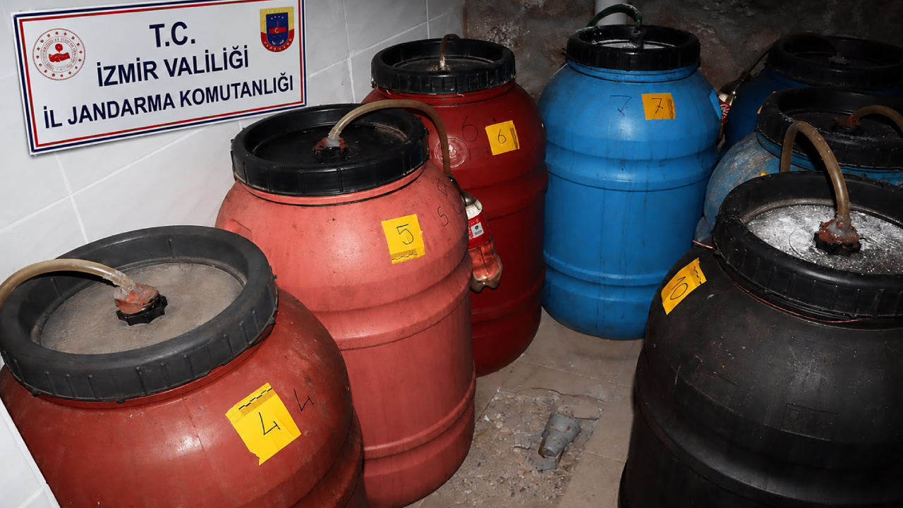 İzmir'de 2 bin 200 litre sahte alkol yakalandı
