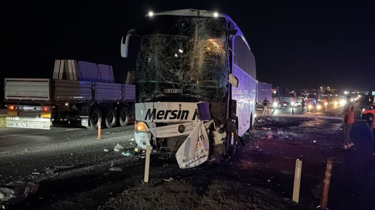 İki yolcu otobüsü çarpıştı: 13 yaralı