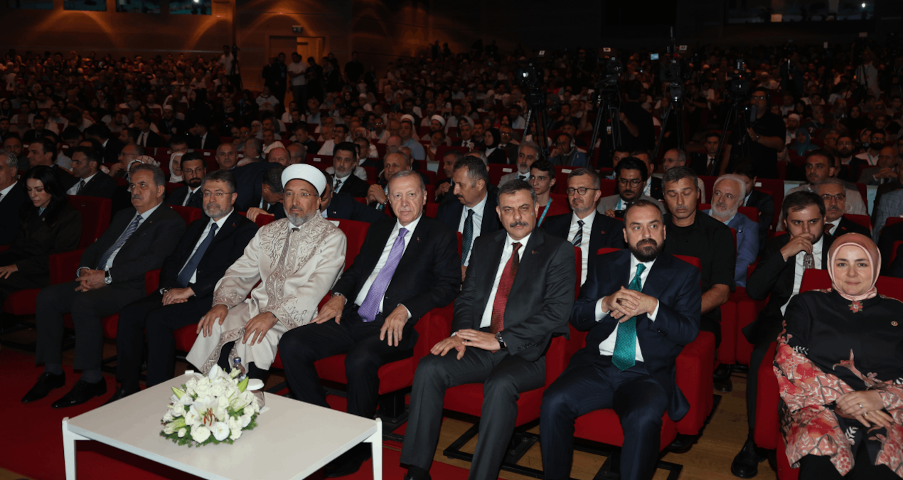 Tarikatçı kardeşlerin kavgası Erdoğan'ın katıldığı etkinliğe yansıdı