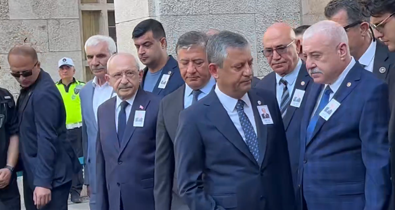 Kılıçdaroğlu ve Özel tokalaşmadan ayrıldı