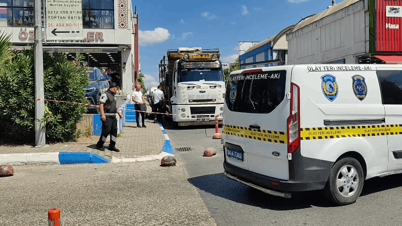 Bağcılar'da bir kişi aracında ölü bulundu