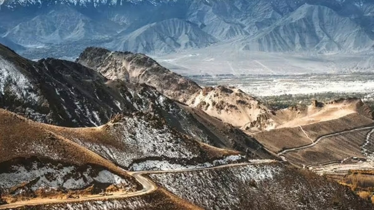 Dünyanın en yüksek yolu açıldı: Everest'i bile geçiyor