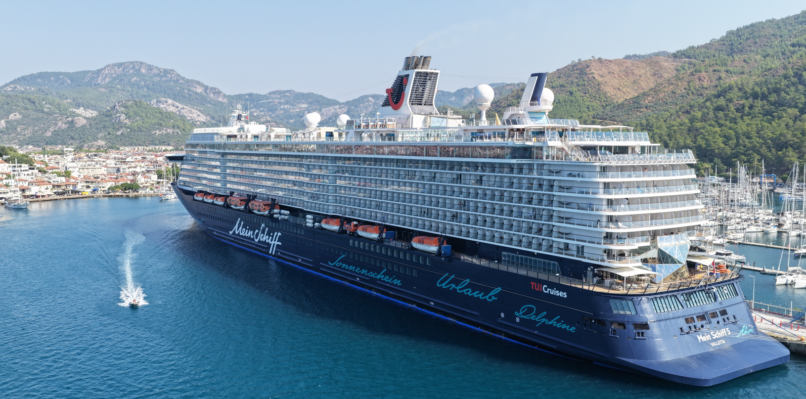 Yunanistan'dan Marmaris'e 2 bin 768 kişi birden akın etti