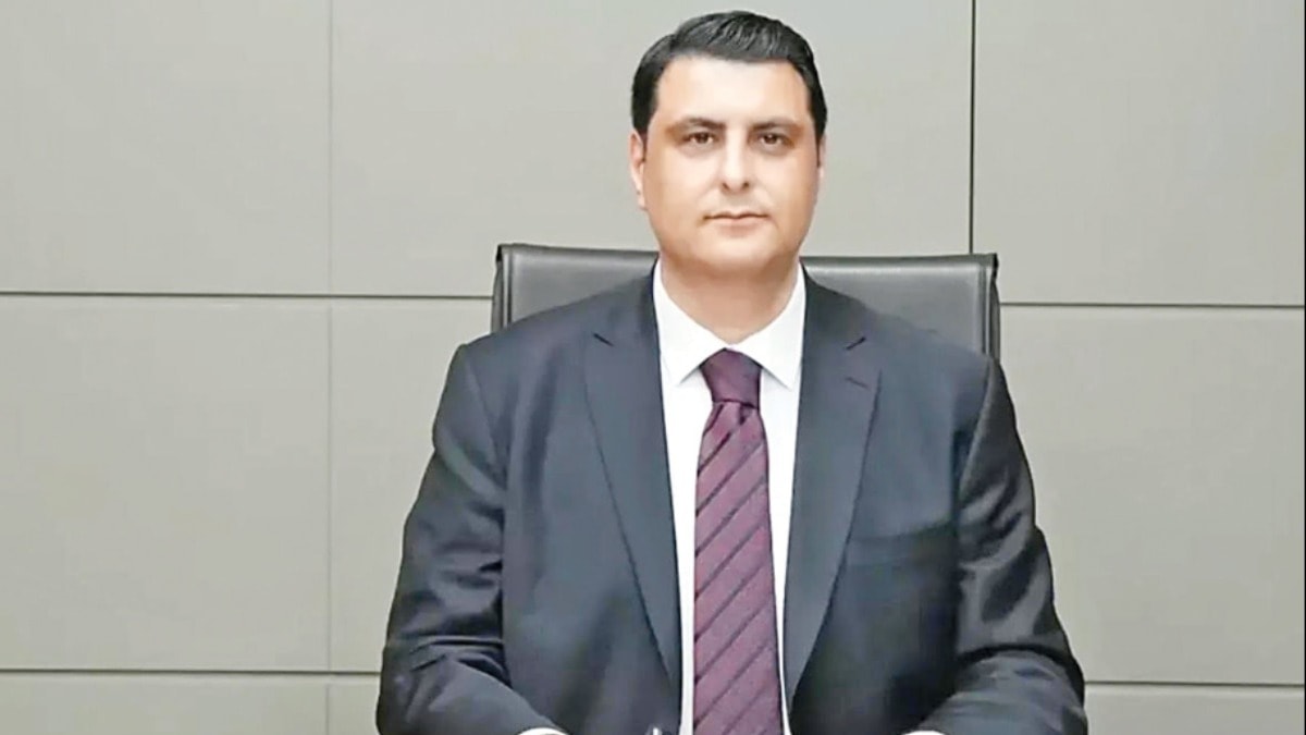 AKP’ye  geçen belediye başkanına çifte suçlama