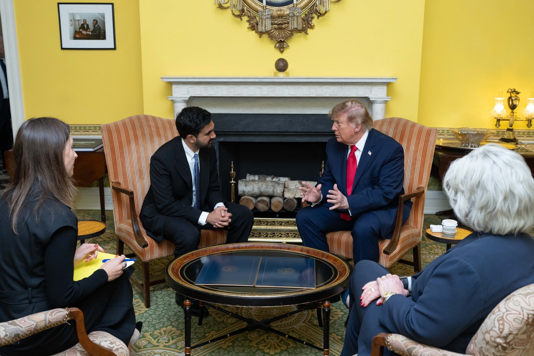 Trump'ın en büyük siyasi rakibiyle samimi pozları dikkat çekti