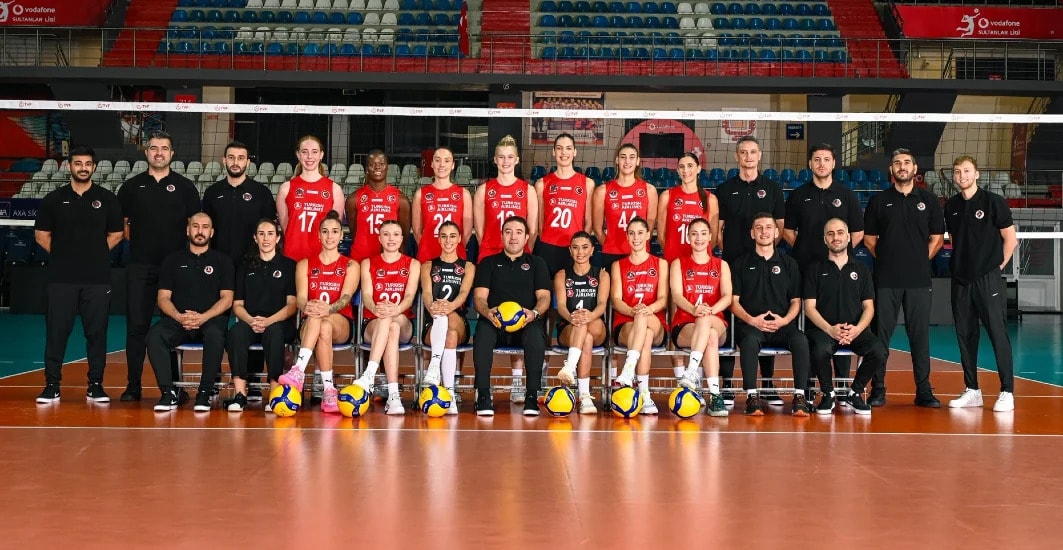 Büyük skandal! İtalya'ya gidecek voleybol takımının oyuncularına vize verilmedi!
