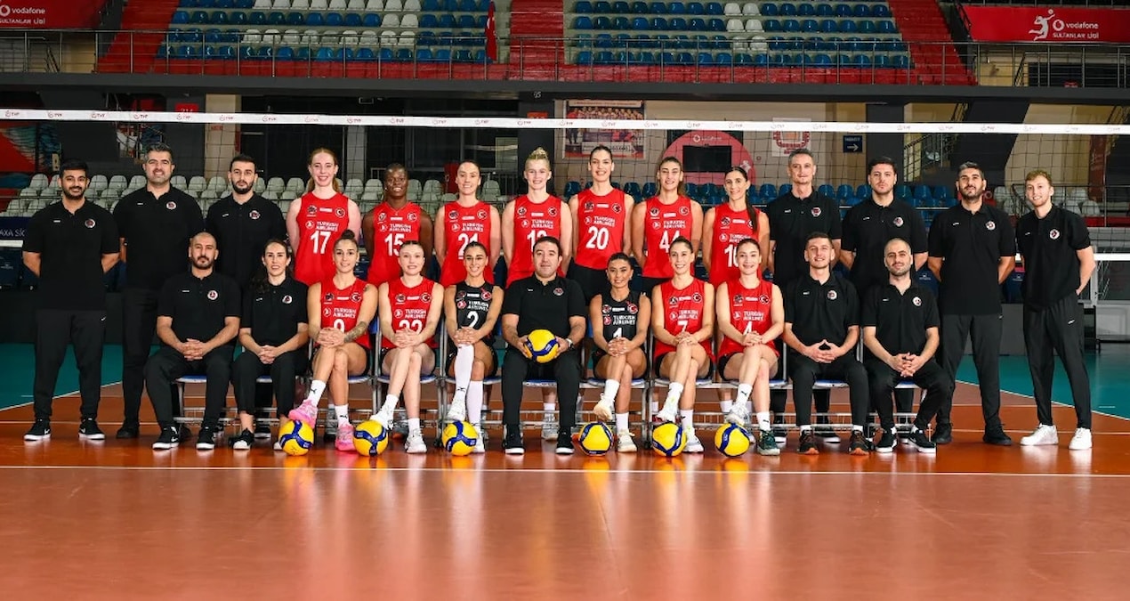 Büyük skandal! İtalya'ya gidecek voleybol takımının oyuncularına vize verilmedi!