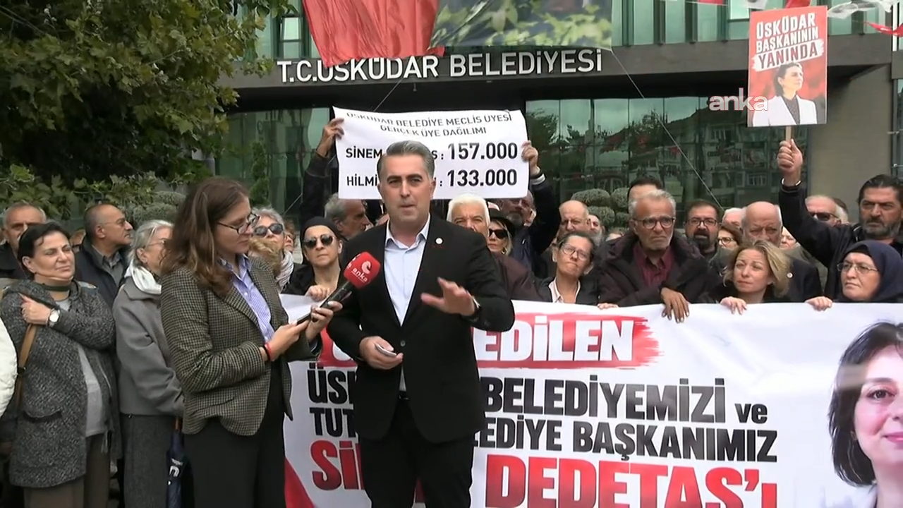 Üsküdar Belediyesi önünde tepki