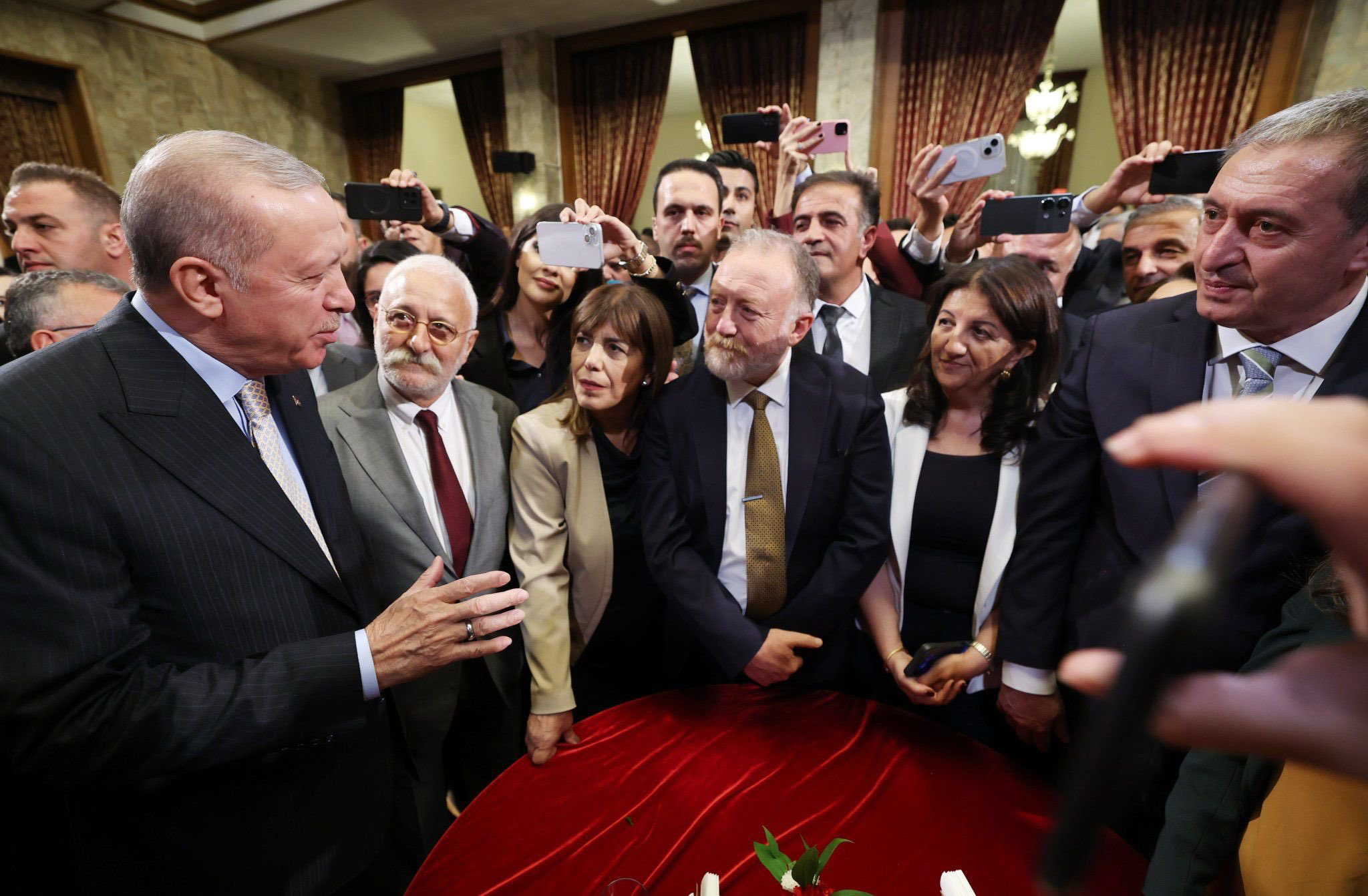 İktidar ile DEM arasında 'operasyon' çatlağı