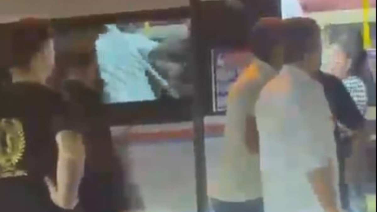Dolmuştaki tacizciye meydan dayağı!