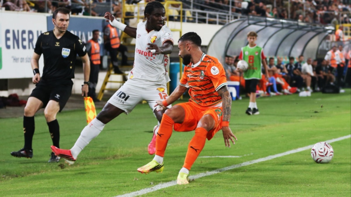 Süper Lig maçında 50 kişi hastanelik oldu