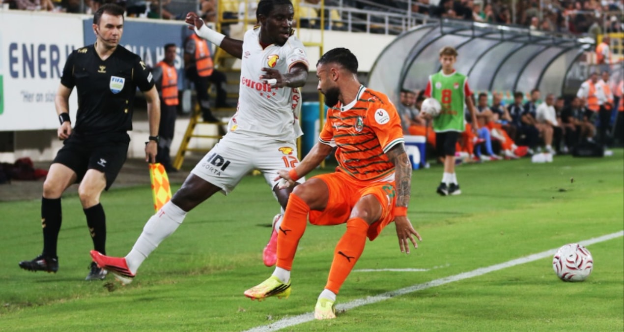 Süper Lig maçında 50 kişi hastanelik oldu