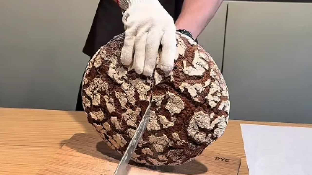 3 bin liralık ekmek kapış kapış satılıyor