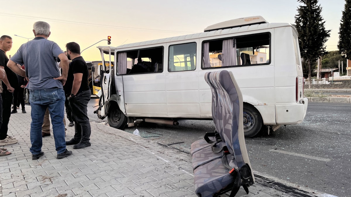 3 aracın karıştığı trafik kazası: 1 &ouml;l&uuml;, 8 yaralı