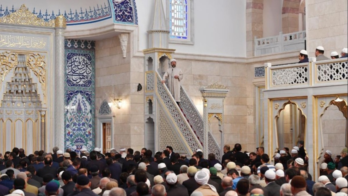 Beş yıldızlıda şatafat minberde nasihat