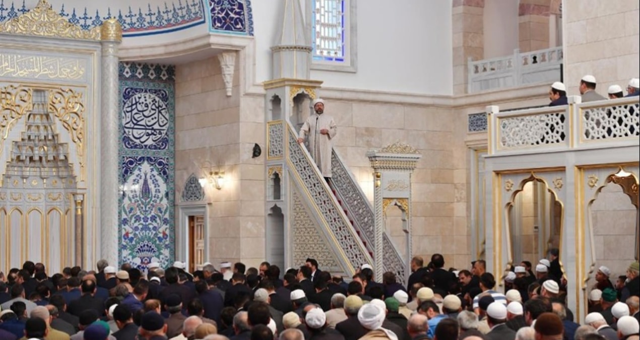 Beş yıldızlıda şatafat minberde nasihat