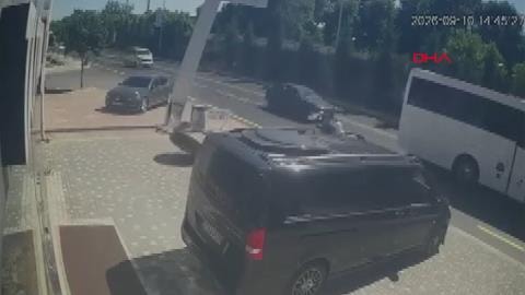Seyir halindeki kamyonun tekerleği yerinden çıktı
