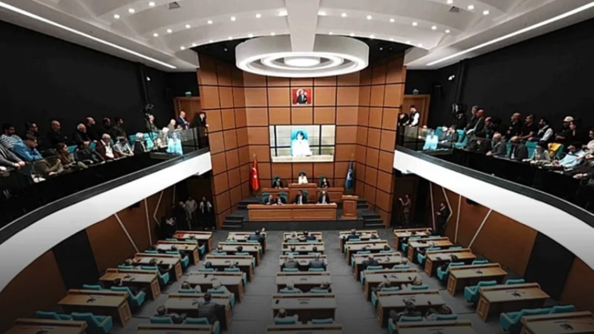 SON DAKİKA | Üsküdar'da başkanvekili seçimi 8 Eylül'e ertelendi