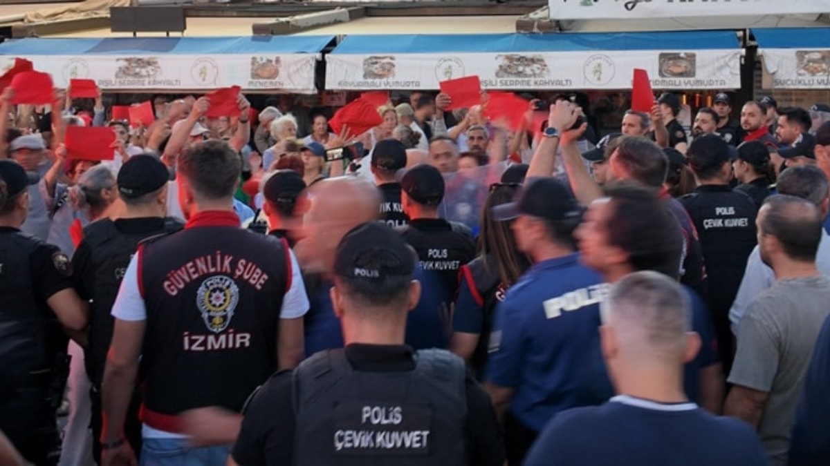 AKP’ye geçene kırmızı kart