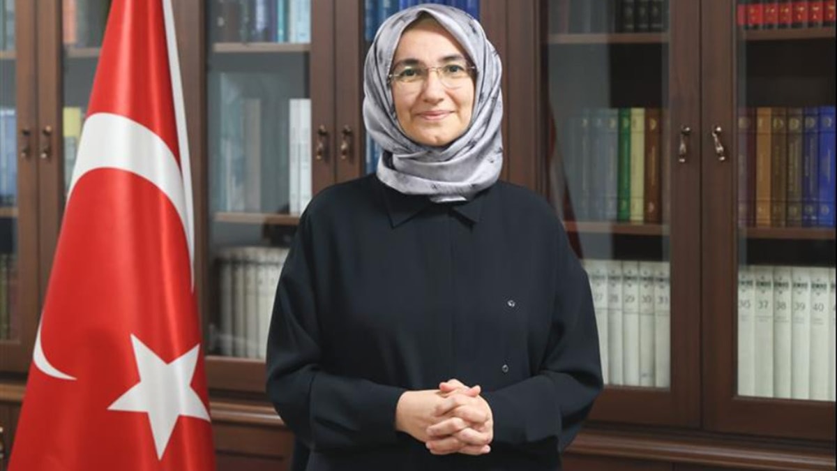 Atatürk’ü seven yollandı portresini asmayan kaldı