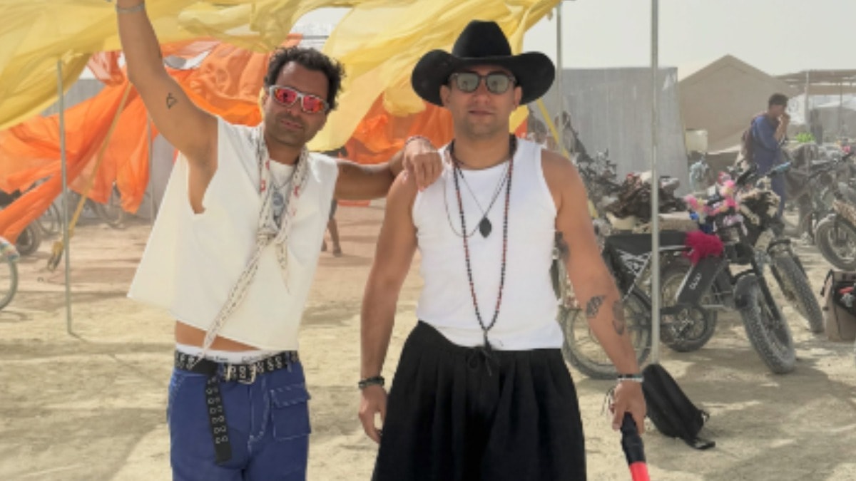 Cem Pilevneli soluğu Nevada Çölü’nde aldı: Burning Man’den dikkat çeken kareler