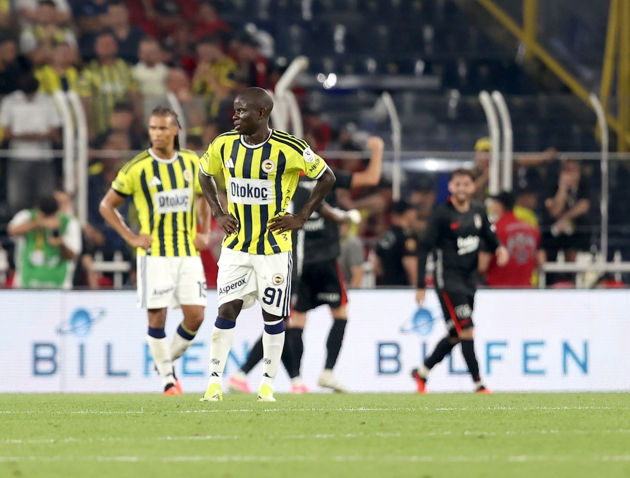 12 yıldır şampiyonluk sevinci yaşayamayan Fenerbahçeliler 4 haftada karalar bağladı! Zor dostum zor