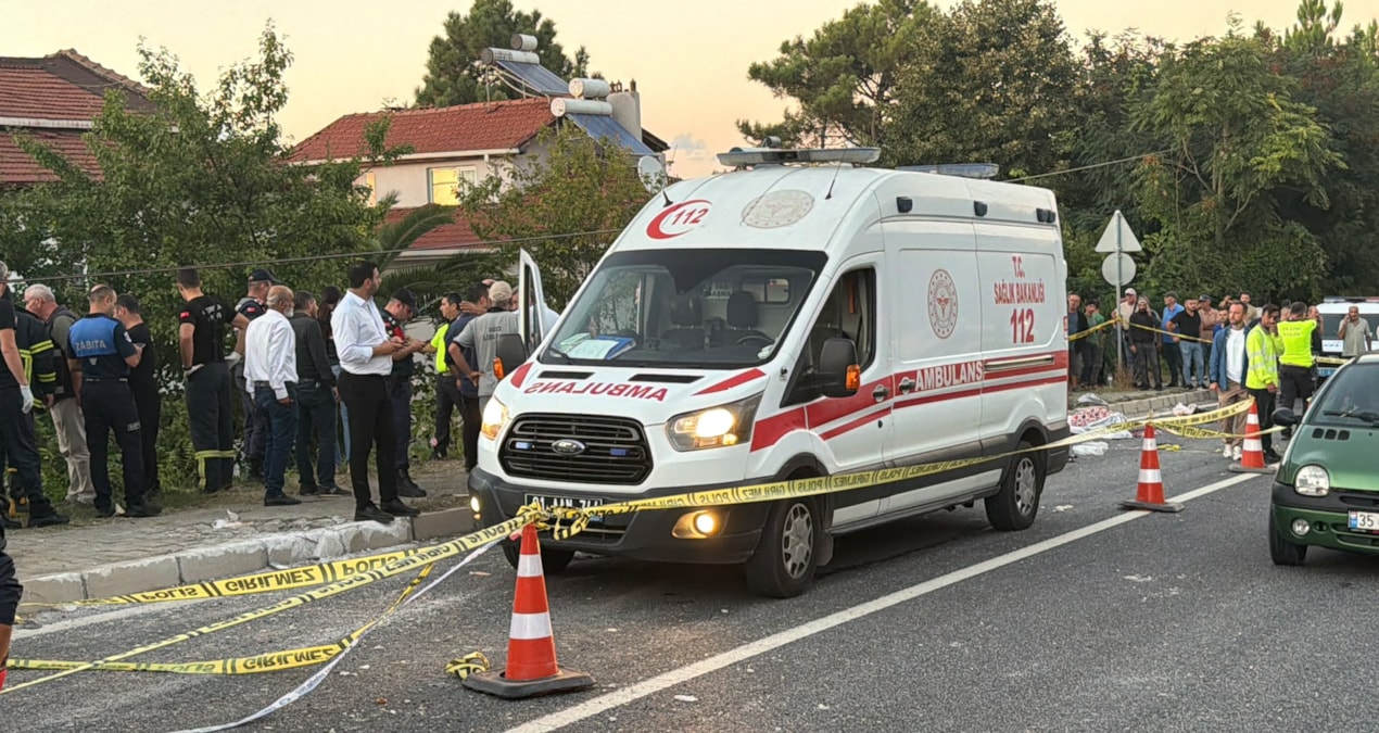 Düzce’de can pazarı: Tır ile 'pat pat' çarpıştı; 4 ölü, 8 yaralı