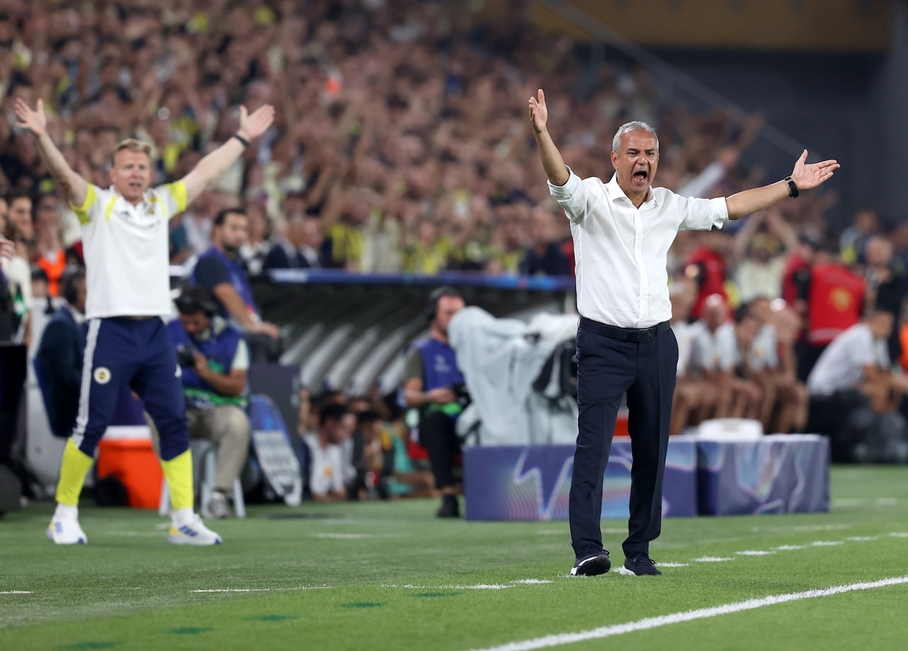 İsmail Kartal'a su şişesi fırlatan taraftar yakalandı