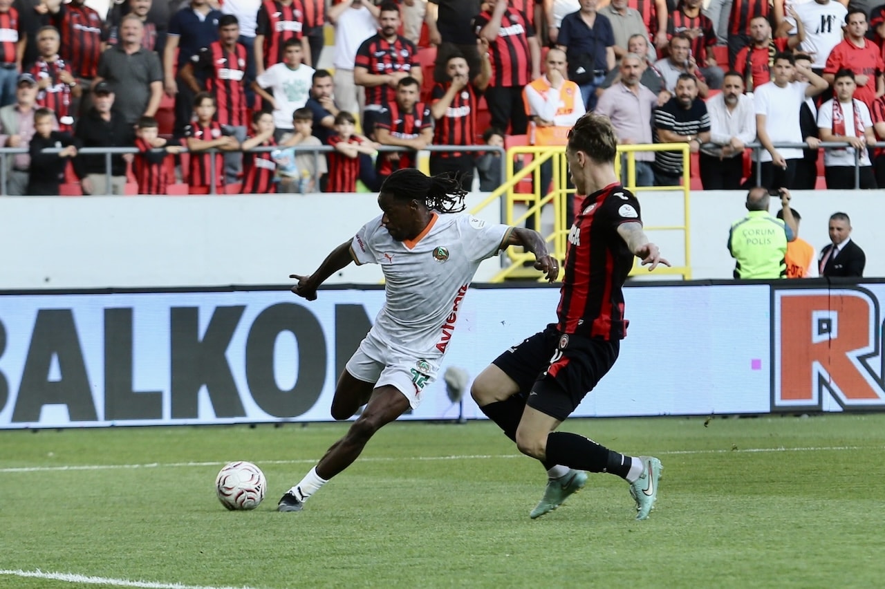 Çorum FK evinde kaybetti! Alanyaspor milli araya moralli girdi