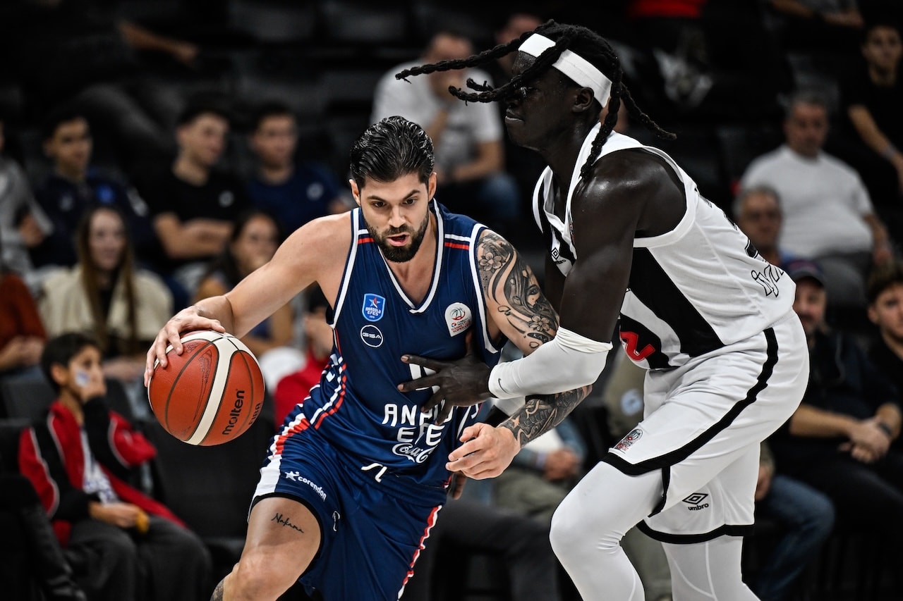 Anadolu Efes derbide Beşiktaş'ı farklı geçti
