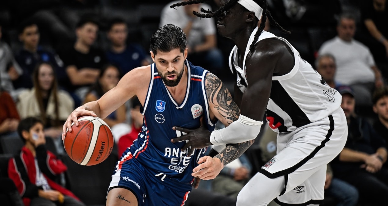 Anadolu Efes derbide Beşiktaş'ı farklı geçti