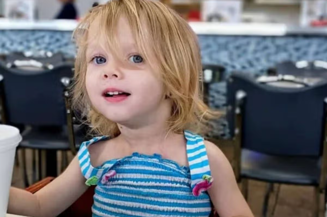 Cani anne ve baba 2 yaşındaki çocuklarını evcil hayvanlarına yedirdi