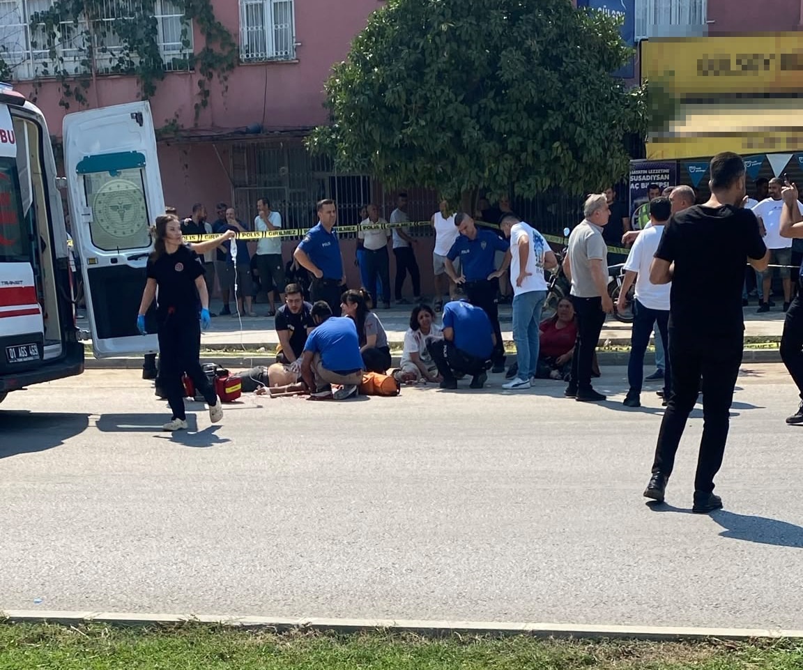 Adliyeden çıkan aileyi kurşunladılar: 1 ölü