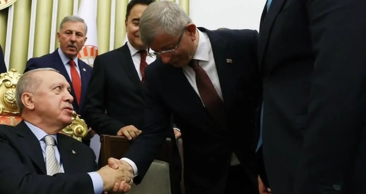 Selçuk Özdağ'dan Davutoğlu'na sert sözler: Dükkan kapatır gibi parti kapattı