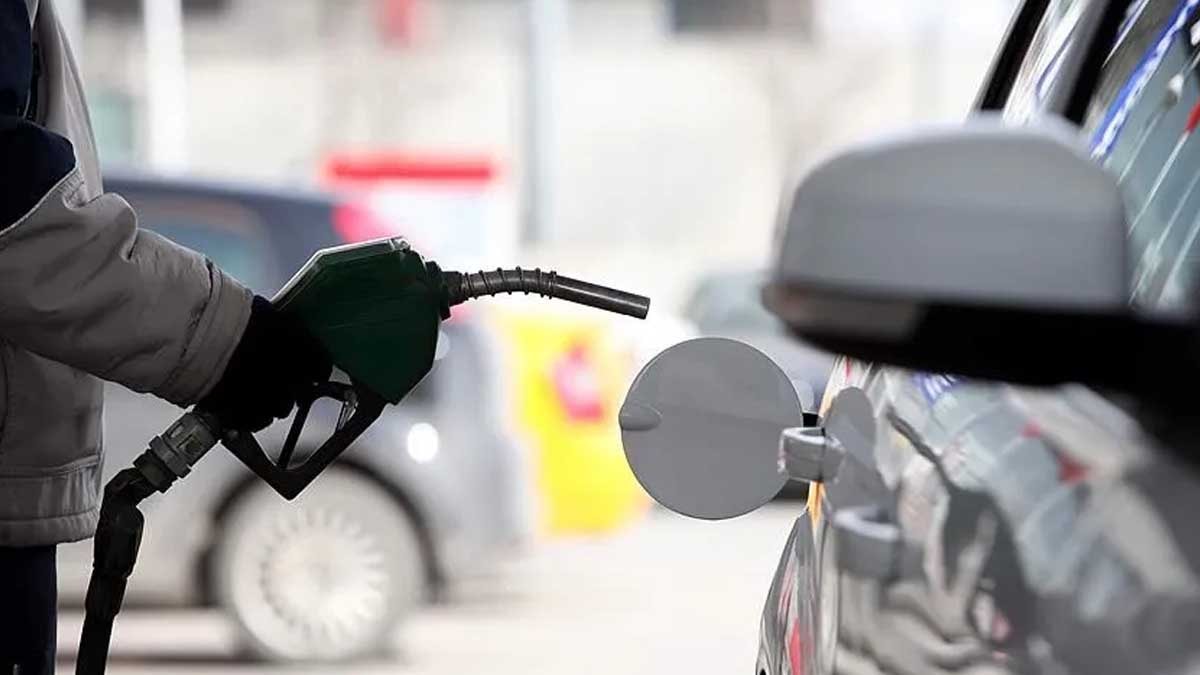 Bu gece benzine 12 lira zam mı gelecek? İşte güncel akaryakıt fiyatları 