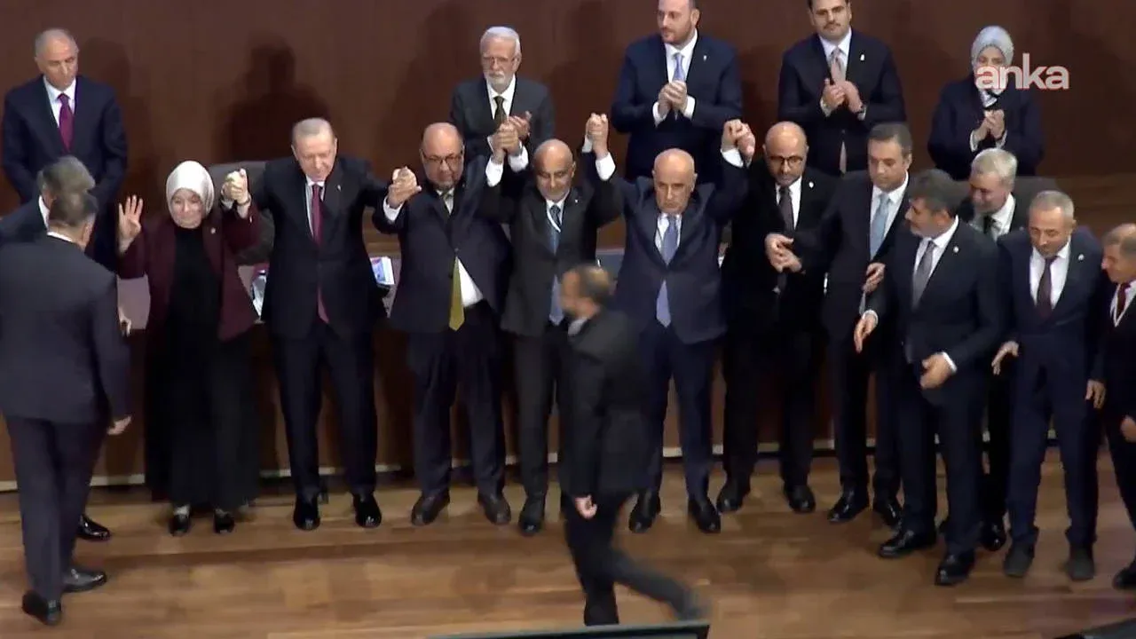 9 belediye başkanı AKP'ye katıldı