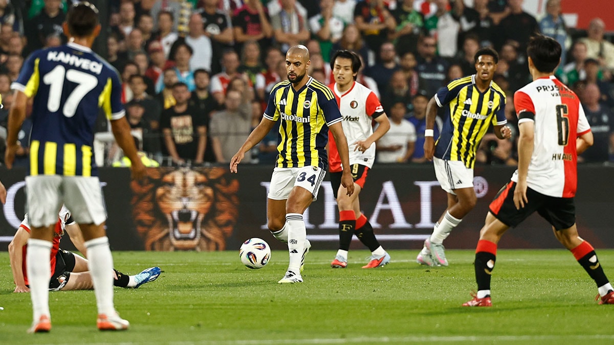 Fenerbahçe'den ayrılır ayrılmaz teknik direktörüne rest çekti