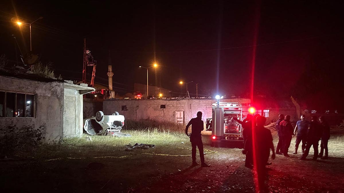 Ağrı’da otomobil çatı üzerinden şarampole devrildi: 1 yaralı