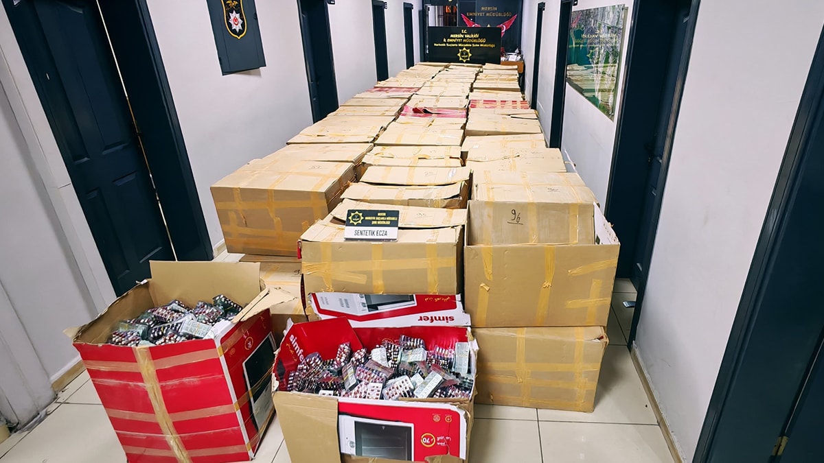 Asansör firmasında 2 milyon 296 bin 336 sentetik ecza hapı ele geçirildi